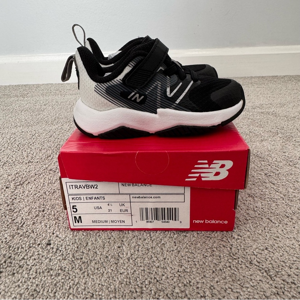 New Balance Kids Black and White Velcro Sneakers Size 5